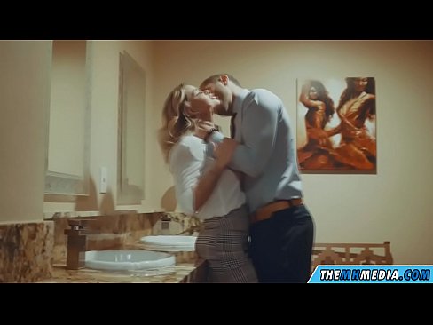 ❤️ Nalika pirang semok seduces sampeyan ing toilet umum ️❌ Video anal ing kita% jv.teenactivewear.ru%